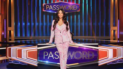 Cristina Pedroche presenta el concurso Password, emitido en Antena 3