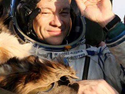 El astronauta Miguel López- Alegria, tras regresar a la tierra después de permanecer en la Estación Espacial Internacional 215 días