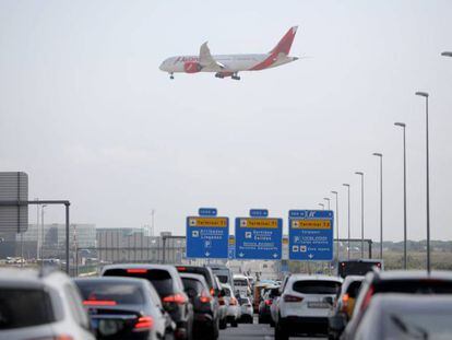 Els accessos a l'aeroport del Prat, col·lapsats.