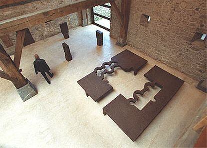 <i>Las mesas de Omar </i><i>Khayyam,</i> expuestas en el Chillida-leku.