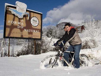 Los niños de Pedrafita do Cebreiro (Lugo), sin clase ayer por la nieve caída.