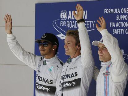Hamilton, Rosberg (centro) y Bottas, tras la cronometrada en Austin. 