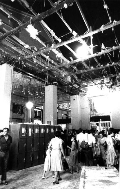 Los 14 minutos que sacudieron de terror a Madrid. ETA mata a cinco personas con tres atentados en cadena el 30 de julio de 1979. Tres explosiones entre la una y la una y cuarto de una mañana de un domingo dejan dos muertos en la estación de Atocha, otros dos en la Chamartín y uno en el aeropuerto de Barajas, y más de 100 heridos, algunos de extrema gravedad.