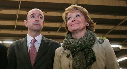 Manuel Lamela con Esperanza Aguirre en 2008.