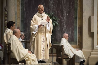 El cardenal Donald Wuerl, que antes fue obispo en Pittsburgh, en la catedral de Saint Matthews de Washington, el jueves