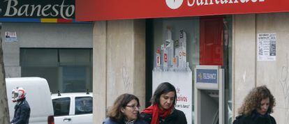 Sucursales del Banco Santander y Banesto en Madrid.