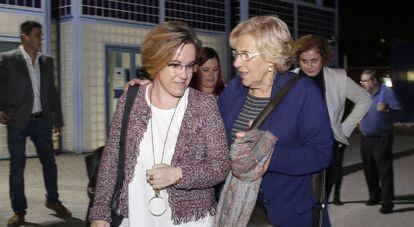 La portavoz socialista Purificación Causapié con Manuela Carmena.