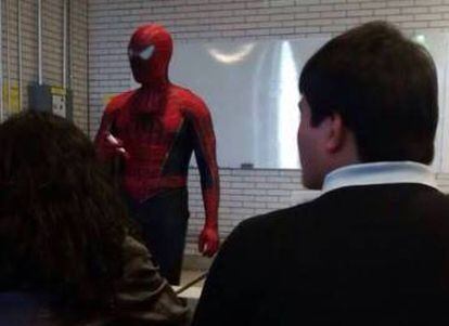 Spiderman, el profesor.