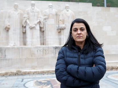 La exdiputada de la CUP Anna Gabriel posaba frente al monumento del Parque de los Bastiones en Ginebra (Suiza), el 21 de febrero de 2018.