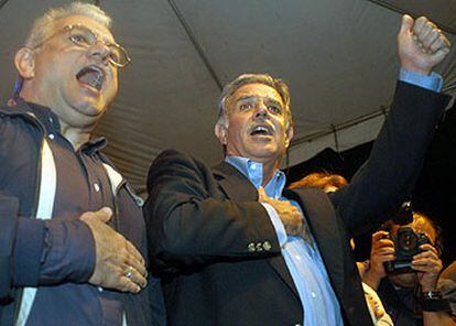 Óscar Berger (derecha), ganador de las elecciones presidenciales de Guatemala, junto a su candidato a la vicepresidencia, Eduardo Stein.