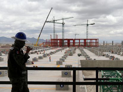 Construcción del edificio terminal del nuevo aeropuerto Felipe Ángeles, en la base militar de Santa Lucía.