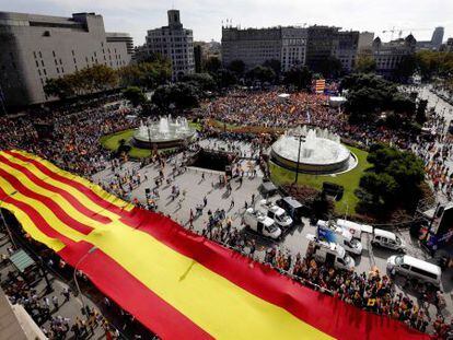 Concentraci&oacute;n en Barcelona con motivo del D&iacute;a de la Hispanidad a favor de que Catalu&ntilde;a siga unida a Espa&ntilde;a en 2014.
