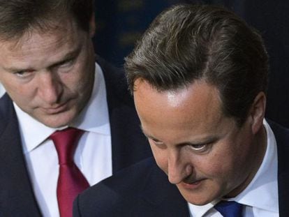 El primer ministro Cameron y su socio Clegg, el pasado d&iacute;a 8. 