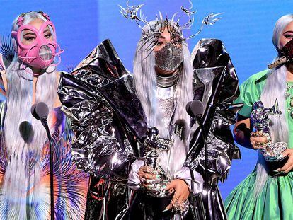 «Llevadlas, es un signo de respeto»: todas las espectaculares mascarillas que Lady Gaga lució en los MTV VMA’s
