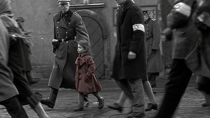La lista de Schindler

La niña del abrigo rojo, un icono de la historia del cine.