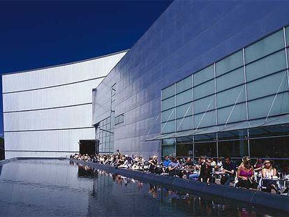 El edificio del Museo Kiasma, en Helsinki, fue proyectado por el arquitecto estadounidense Steven Holl y alberga una colección de arte contemporáneo.