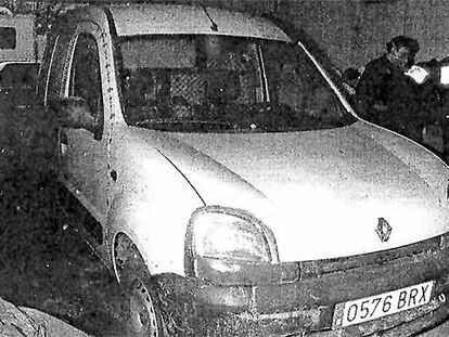 La furgoneta Renault Kangoo relacionada con los atentados del 11-M durante el registro realizado el 11 de marzo de 2004.