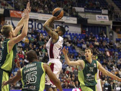 Hodge lanza a canasta ante Sabonis y Granger 