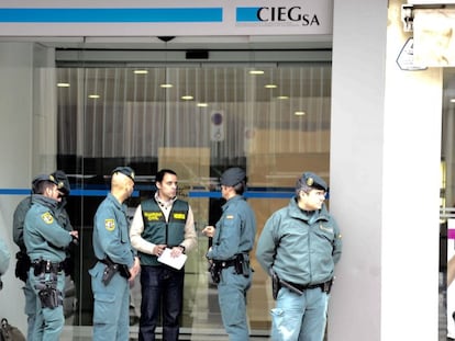 La empresa Ciegsa durante el registro de la Guardia Civil.