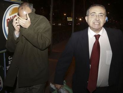 Juan Jos&eacute; Gil panizo a la salida del juzgado en 2014. 