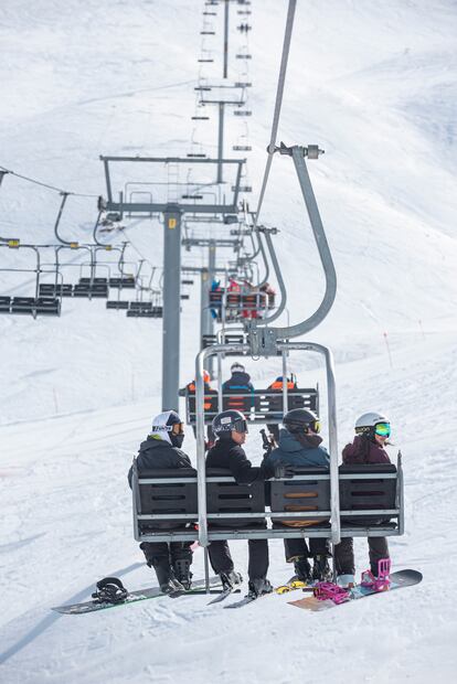 Chairlifts from the Catalan station of Boí Taüll, in Lleida. 