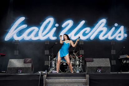 La cantante Kali Uchis, estadounidense con raíces colombianas, en una de sus presentaciones. 