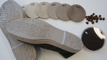 La suela de esta zapatilla está fabricada con caucho e incorpora posos de café, una forma de ecodiseño.