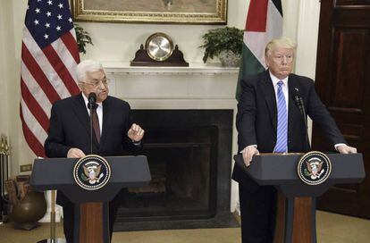 El presidente estadounidense, Donald Trump, y el l&iacute;der de la Autoridad Palestina, Mahmud Abbas, en Washington, en mayo de 2017.
