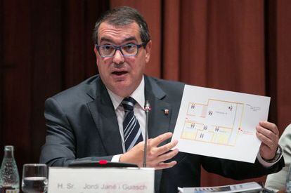 El consejero de Interior, Jordi Jan&eacute;, en el Parlament.