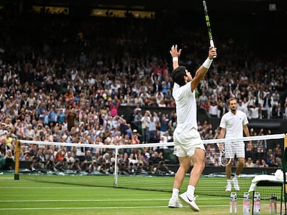 Carlos Alcaraz tras ganar a Daniil Medvedev en la semifinal de Wimbledon, el viernes.