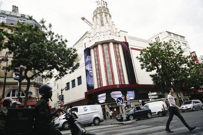 Fachada del Le Grand Rex, que con sus 2.800 plazas es uno de los más grandes cine-teatros de Europa.