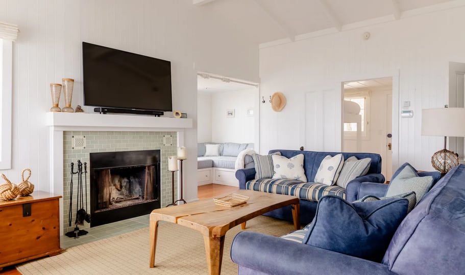 El salón de la casa que el matrimonio ha abierto a reservas en Airbnb.