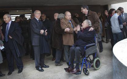 De izquierda a derecha, Montilla, Rigol, Nadal, Pujol y Eduard Castellet, ayer en el funeral.