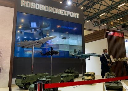 El stand de Rosoboronexport en la 15ª edición de la Feria Internacional de la Industria de Defensa en el Centro de Convenciones y Exposiciones de Tuyap en agosto 2021.