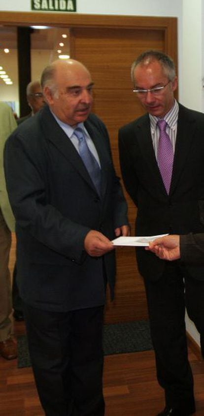 Manuel LAmelas Viloria (izquierda) y el director general de Energía de Castilla y León, Ricardo González Mantero.