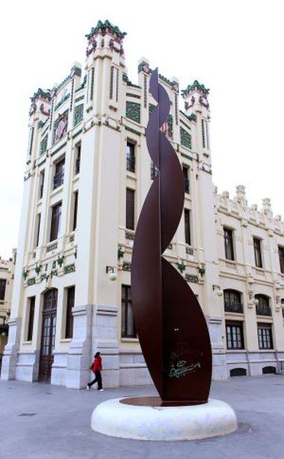Escultura de Andreu Afaro que cambió su ubicación a la avenida de Aragón.
