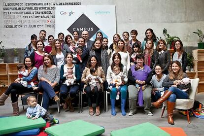 Con niños. Participantes en el taller de Google para padres con hijos pequeños Campus for Moms.