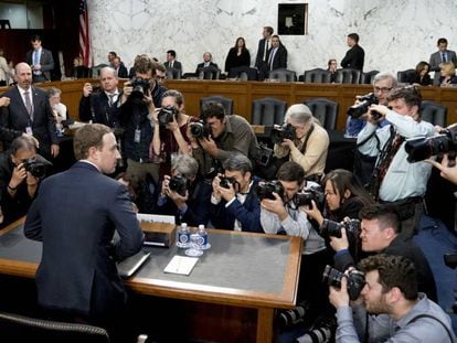 Mark Zuckerberg, de Facebook, en su testimonio ante el Congreso en 2018.