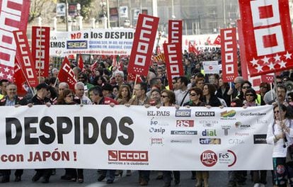 Manifestación de trabajadores contra los 2.500 despidos anunciados por el grupo celebrada este sábado en Madrid.