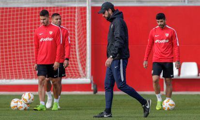 Pablo Machín, en el entrenamiento del Sevilla.