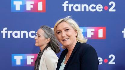 La líder del Reagrupamiento Nacional, Marine Le Pen, llega este miércoles a los estudios de televisión para el debate contra Emmanuel Macron.