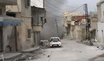 Captura de un v&iacute;deo difundido por la oposici&oacute;n siria sobre los ataques del Ej&eacute;rcito en la ciudad de Rastan, en la provincia de Homs. 