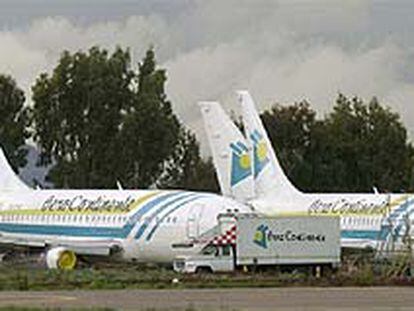 Aviones de la flota de Aerocontinente en el aeropuerto Arturo Merino Benítez de Santiago de Chile.