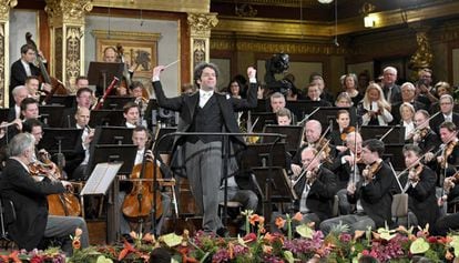 Gustavo Dudamel dirige a la Filarmónica de Viena este viernes durante el ensayo general del Concierto de Año Nuevo.