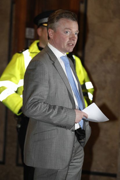 Craig Whyte, propietario del Glasgow Rangers, ayer, poco antes de leer un comunicado.