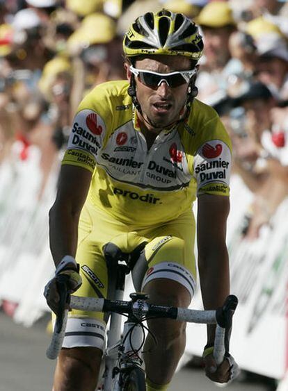 Iban Mayo, en una carrera del Tour de Francia de 2007
