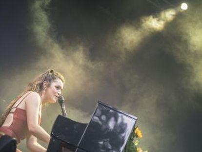La artista charla sobre  Pero no pasa nada , su esperado primer disco