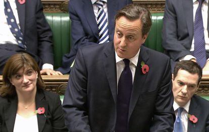 El primer ministro brit&aacute;nico, David Cameron, durante su intervenci&oacute;n en el Parlamento. / (A.P) 