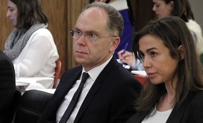 El presidente del Adif, Juan Bravo, junto a la directora general y favorita para la sucesión Isabel Pardo.