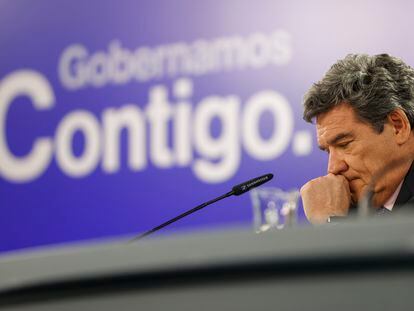 El ministro de Inclusión, Seguridad Social y Migraciones, José Luis Escrivá, durante la rueda de prensa posterior al  Consejo de ministros extraordinario del 16 de marzo.